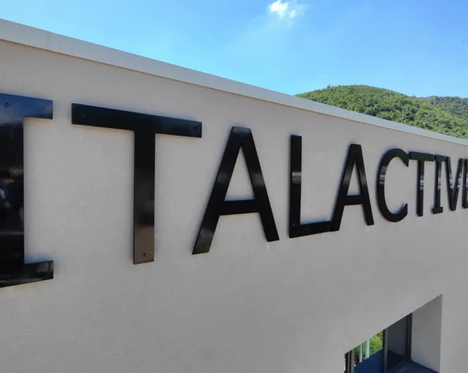 Installazione insegna aziendale personalizzata