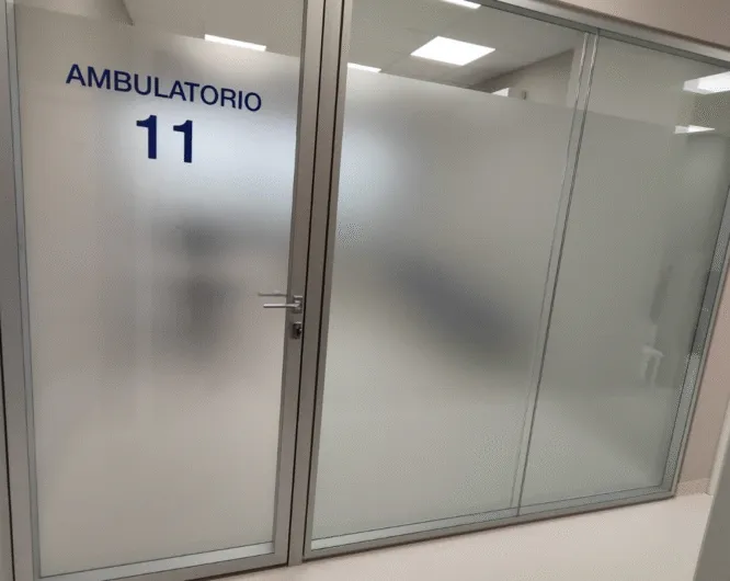 Decorazione vetri e vetrine con pellicole personalizzate
