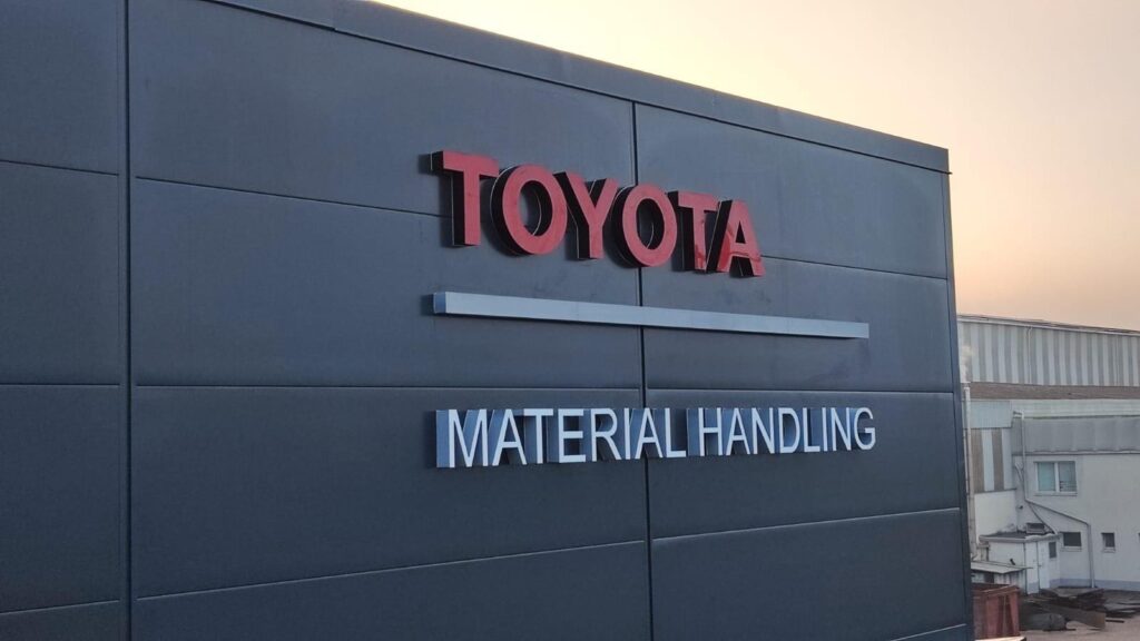 Insegna Toyota Material Handling