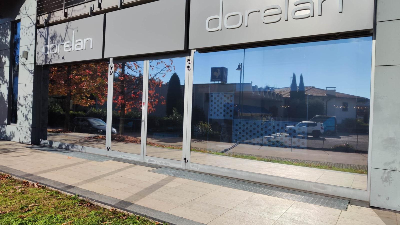 Pellicole anti-UV su vetrate ufficio Brescia